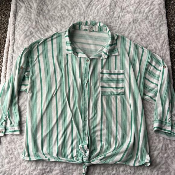 Eden & Olivia Green and White Summer Button Up Blouse Size XL - Picture 3 of 11